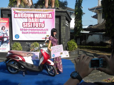 Yalangoch Natalya Yunnikova porno rasmlar