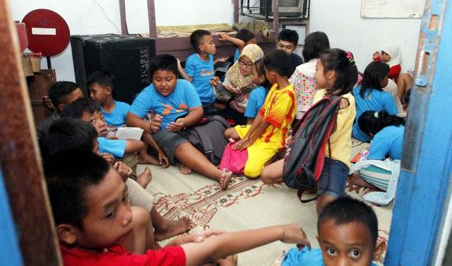 FOTO FORUM BERBUAT BAIK : Belajar Bersama di Pos Ronda - Espos.id