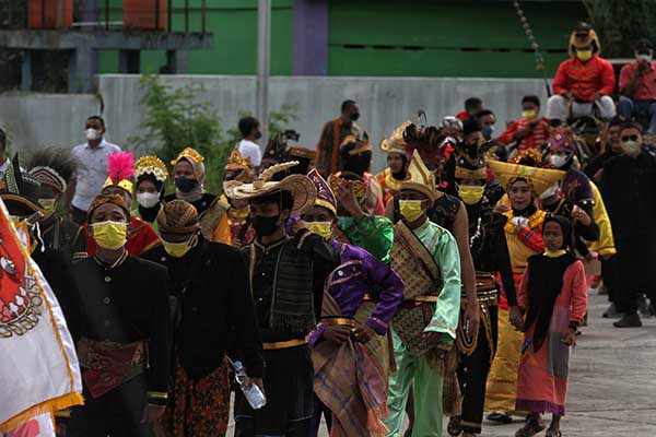 Kirab Gerobak Tandai Dibukanya Pusat Wedangan di Pasar Depok Solo ...