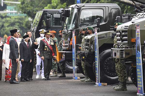 Alsou yalangoch fon rasmi Hammomda porno hikoyani oqing.