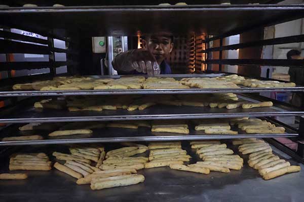 Cara Menata Roti Berusia 143 Tahun, Intip Produksi Roti Kecik Ganep Oleh-oleh Legendaris ...