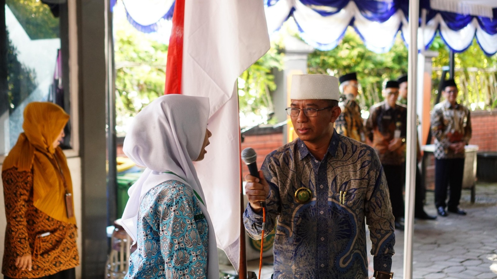 Kepala SMA Batik 1 Solo, H. Moh. Setio Nugroho, saat cara pembukaan MPLS, Kamis (10/7/2025). (Istimewa/SMA Batik 1 Solo)