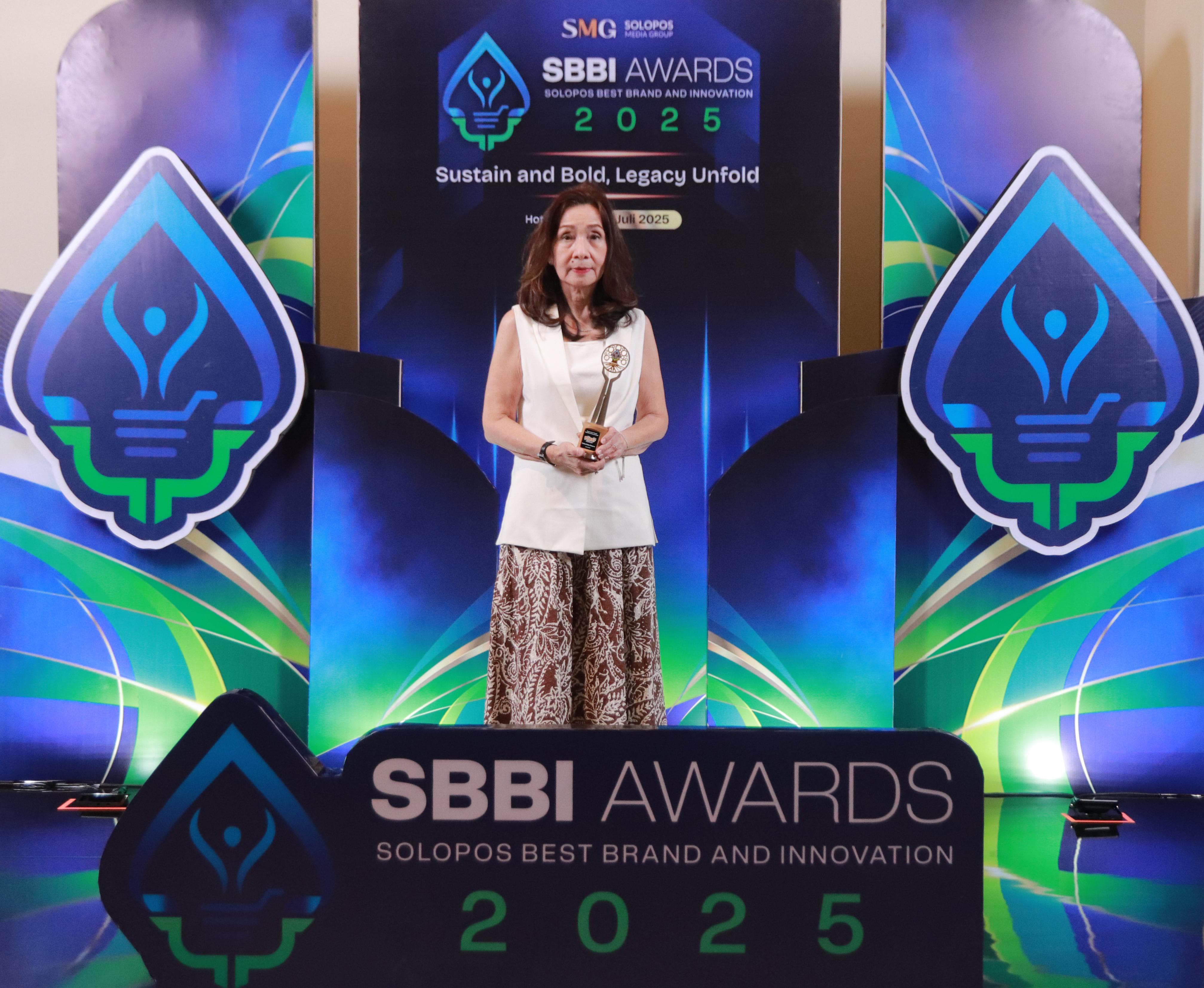 Perwakilan PT Indo Peixin, produsen popok bayu Pokky saat menerima penghargaan SBBI Awards di Alila Hotel Solo, Jumat (18/7/2025).(Istimewa)