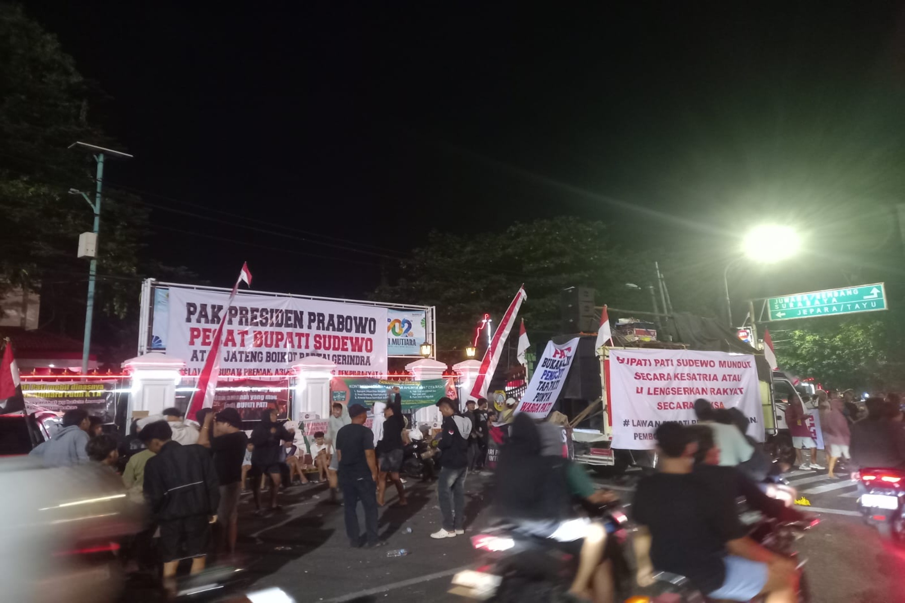 Suasana di depan Kantor Bupati Pati, Jawa Tengah (Jateng), jelang aksi unjuk rasa atau demo 13 Agustus. (Espos-Adhik Kurniawan)