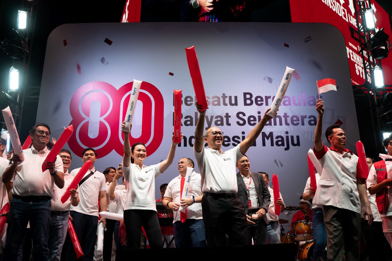 Dalam semangat memperingati Hari Ulang Tahun Republik Indonesia ke-80, Bank Mandiri bersinergi dengan pemerintah dan Danantara Indonesia memeriahkan Pesta Rakyat dan Karnaval Kemerdekaan di Bundaran HI, Minggu (17/8/2025). (Istimewa/Bank Mandiri)
